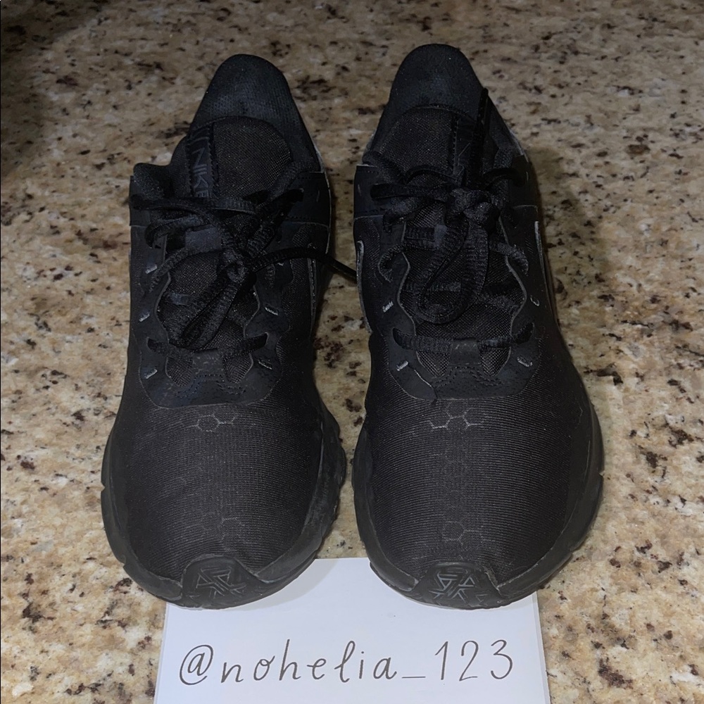Nike Legend Essential 2